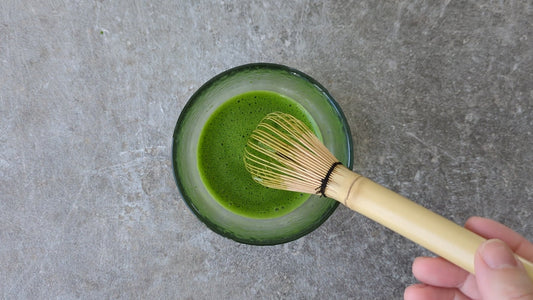Matcha Latte med lang bambusvisp
