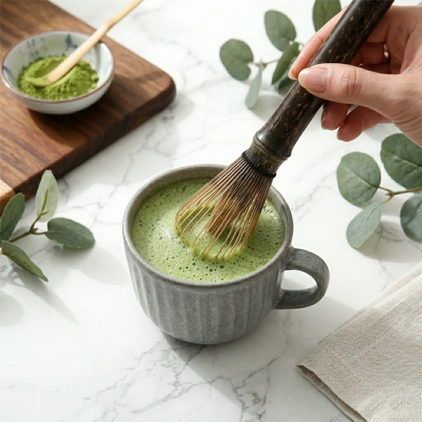 Mørk matcha-visp (Chasen) med langt håndtak – For kopper